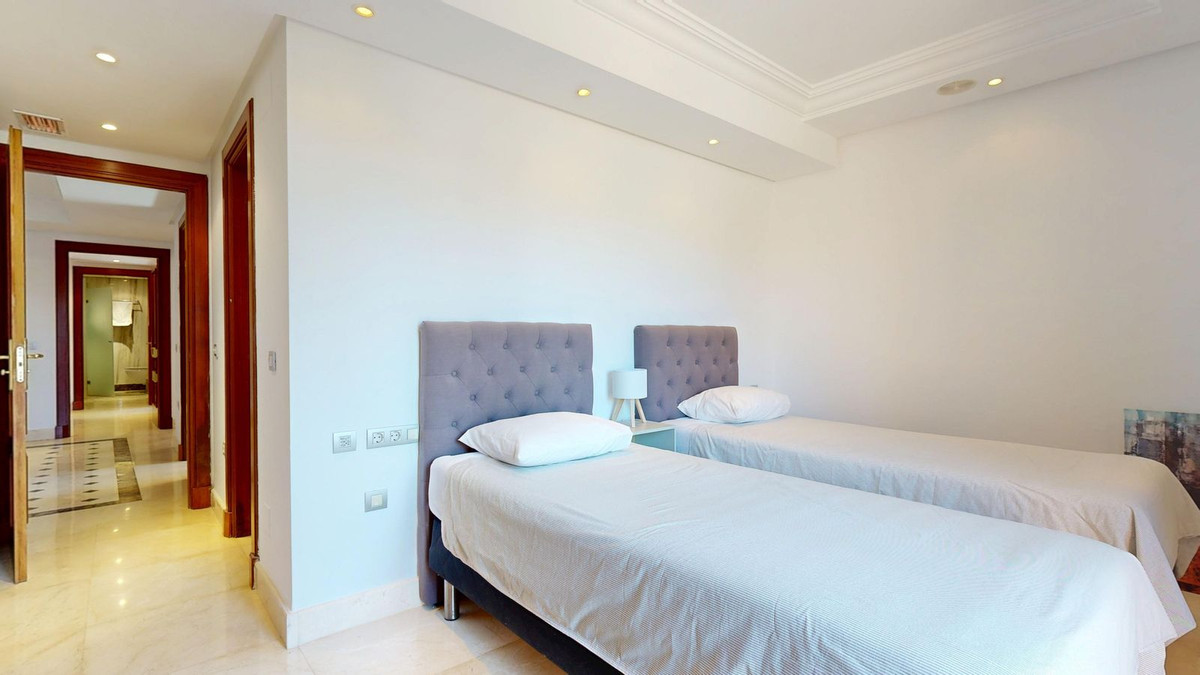 ce84625174a4811f224eb5263b4e5579 - 16