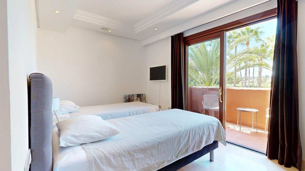 ce84625174a4811f224eb5263b4e5579 - 17