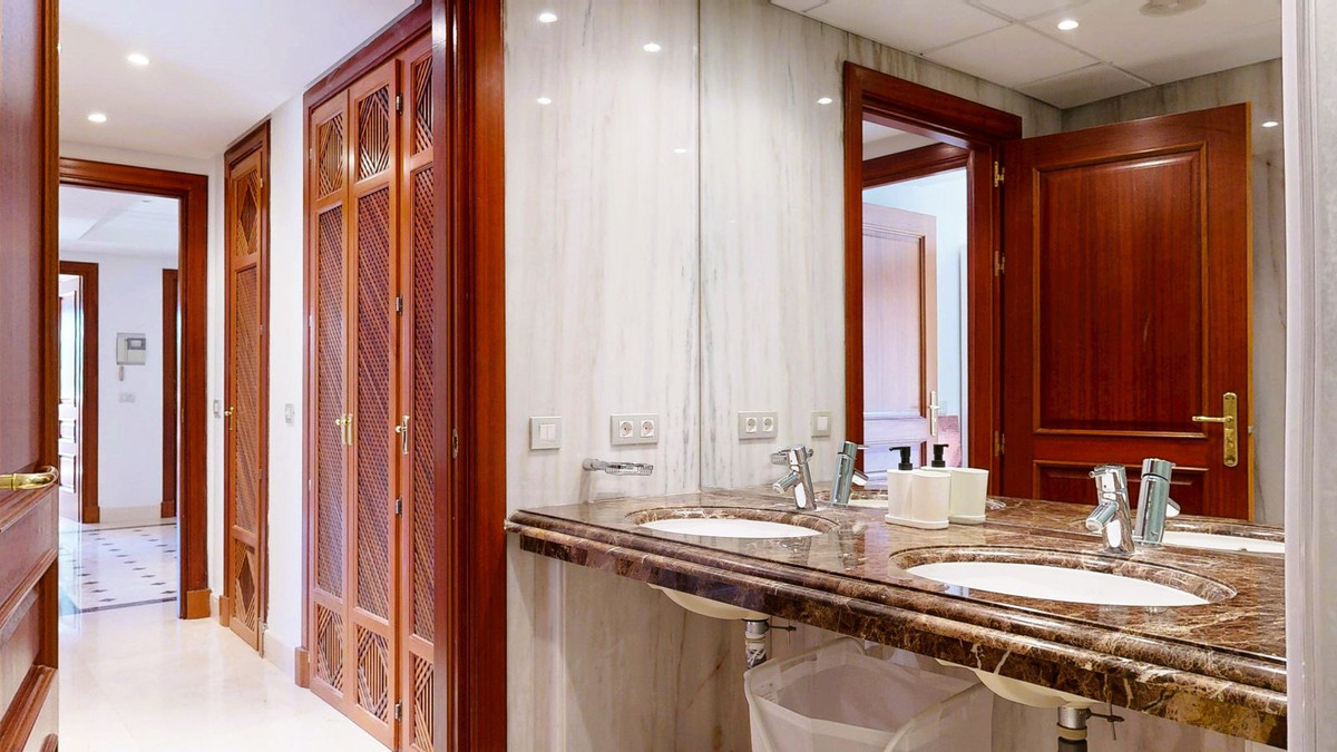 ce84625174a4811f224eb5263b4e5579 - 20