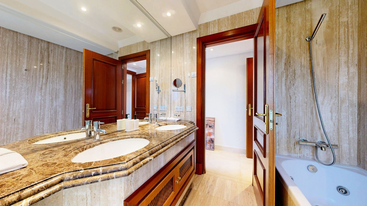 ce84625174a4811f224eb5263b4e5579 - 24