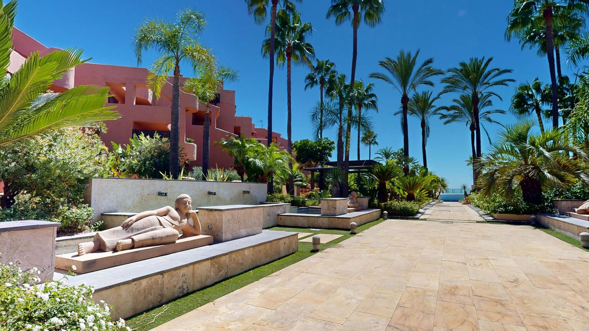 ce84625174a4811f224eb5263b4e5579 - 53