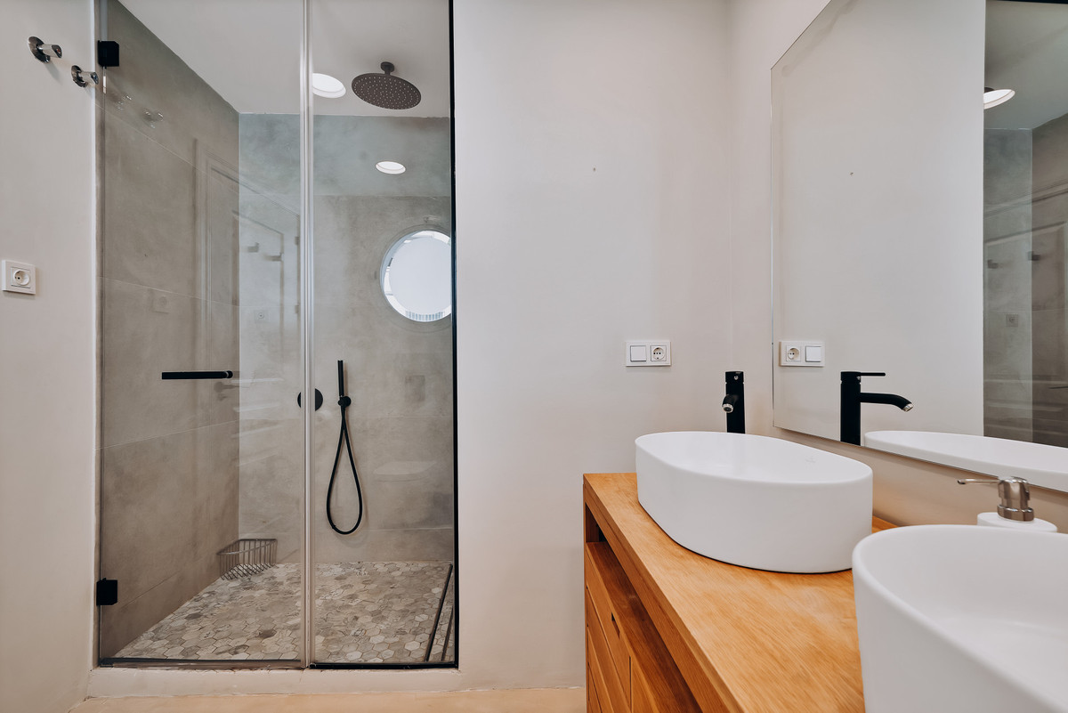 d16556db57c10c2ef6ab056904f1d4bf - 24