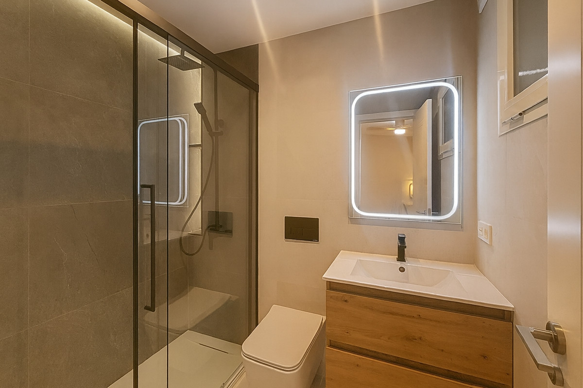 d1dac954ce678ba194ff381fdd3c51b8 - 18