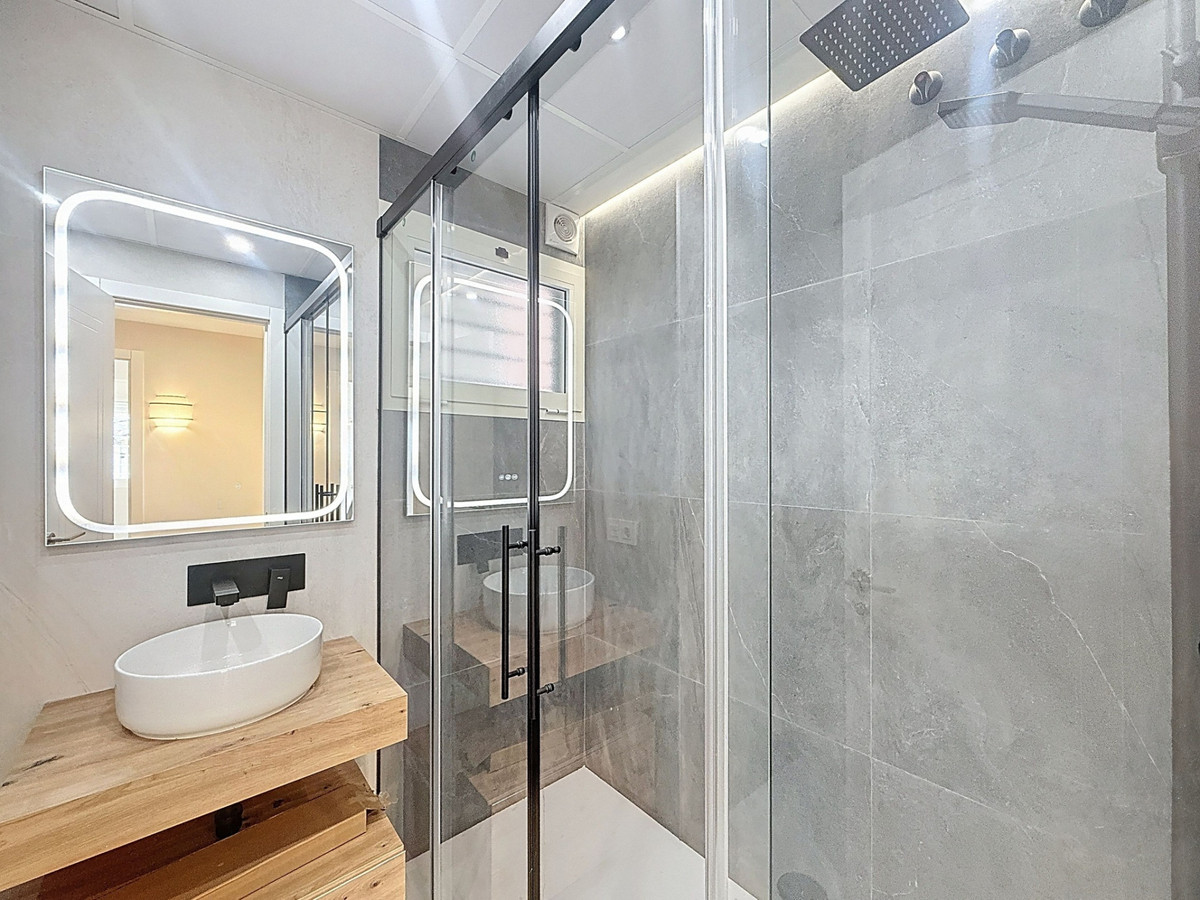 d1dac954ce678ba194ff381fdd3c51b8 - 20