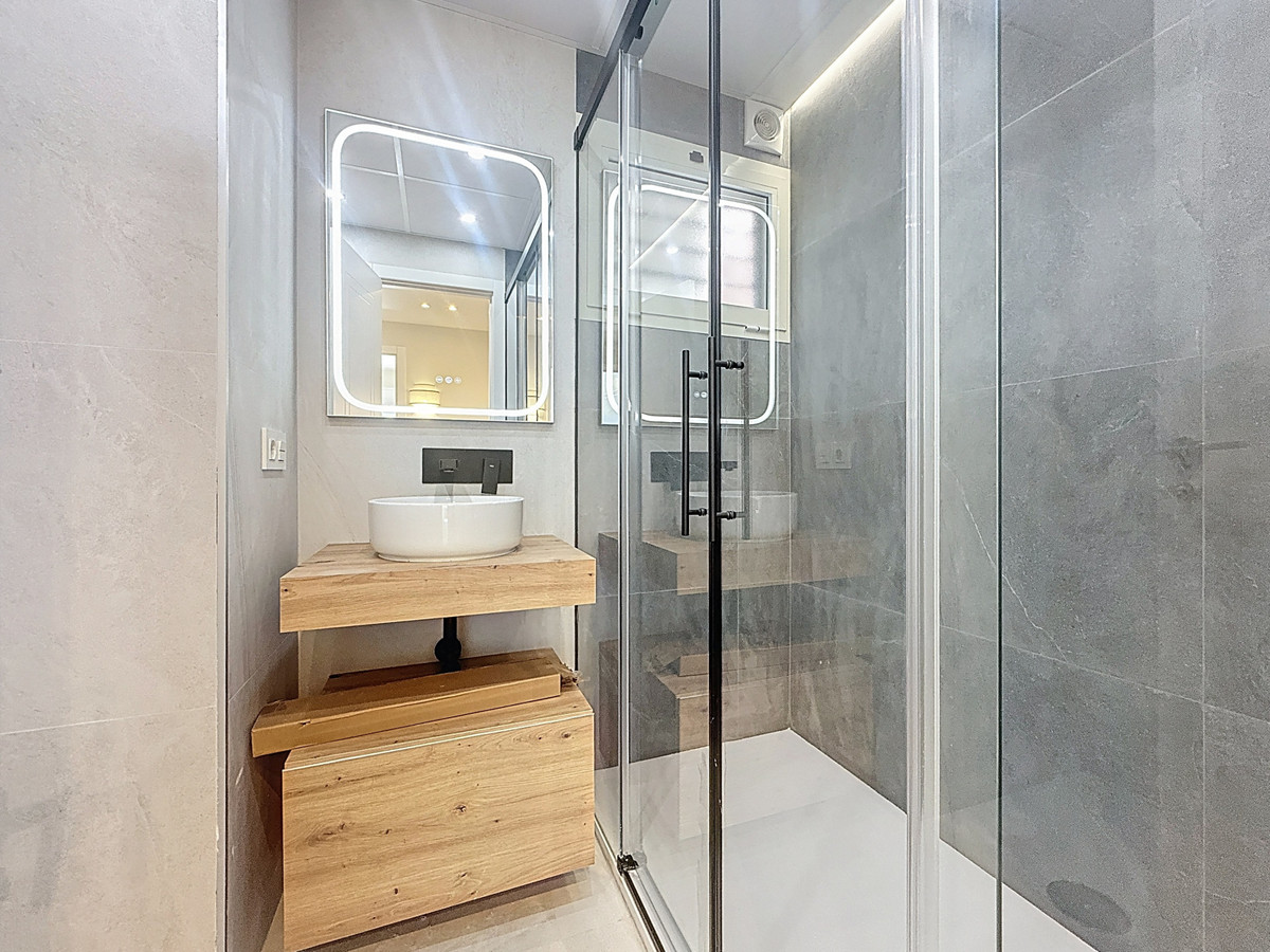 d1dac954ce678ba194ff381fdd3c51b8 - 21