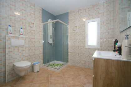 d1eb5e8bdf2c1aaac7c76b5e1336ac14 - 41