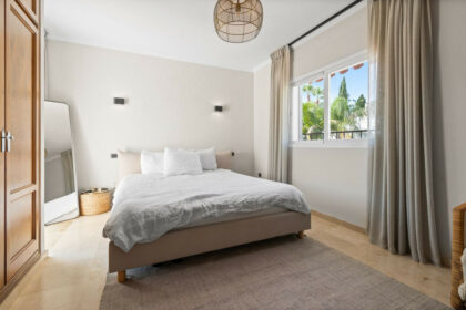 d2173a3f97e40e425c0b32d736c84227 - 13