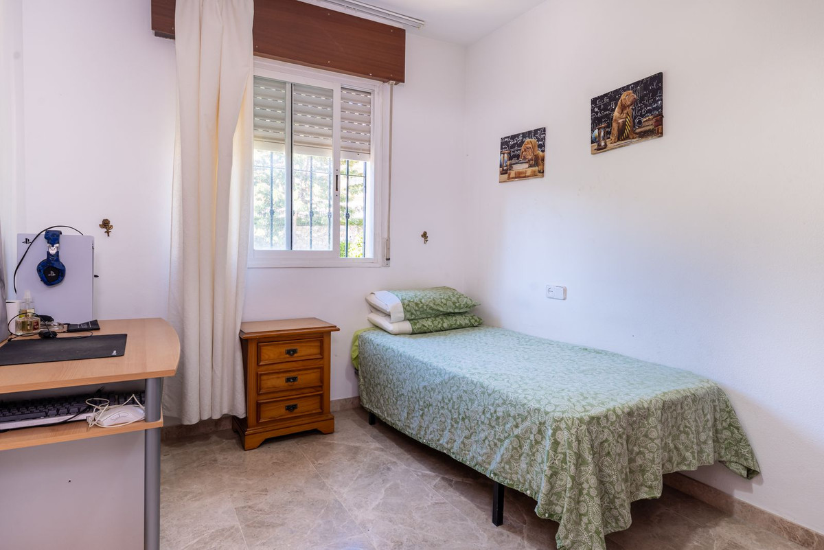 d28a136acd6bb37149c2673dec1dbba7 - 12