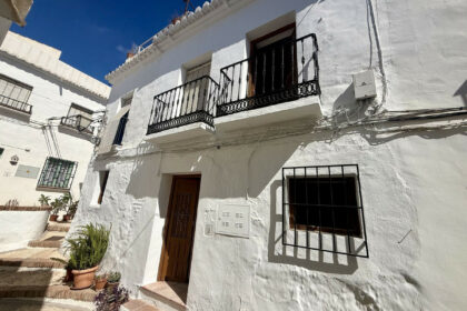 d79ee9aa14000f1dd2db85d70cb04cd9 - 35