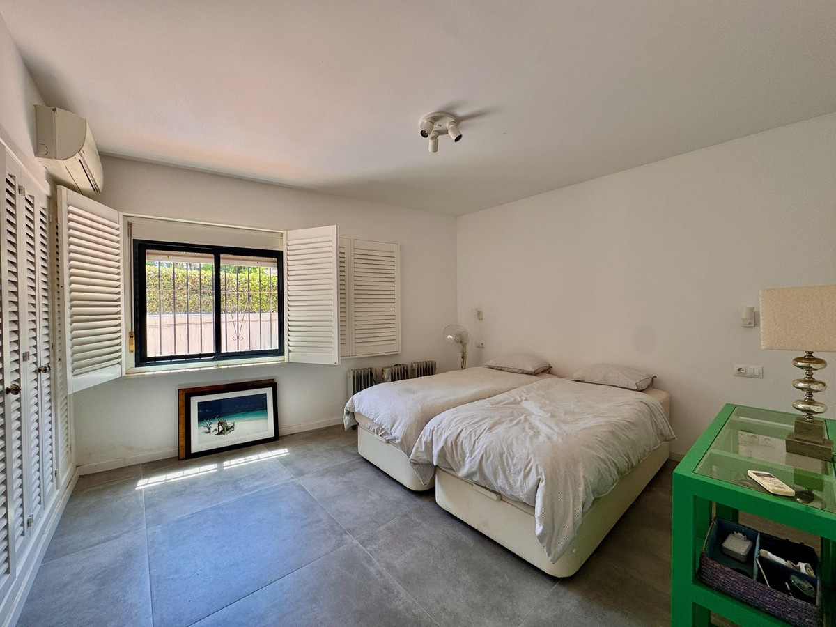 d80c9dbdbabbd0f62a9404344e2ef955 - 12