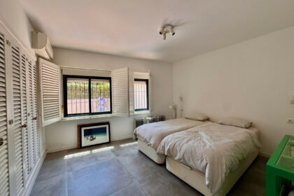 d80c9dbdbabbd0f62a9404344e2ef955 - 32