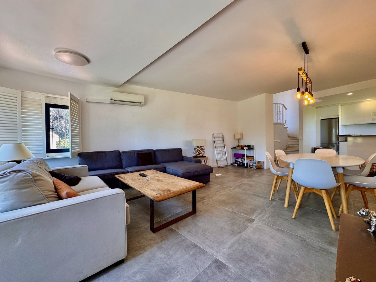 d80c9dbdbabbd0f62a9404344e2ef955 - 34