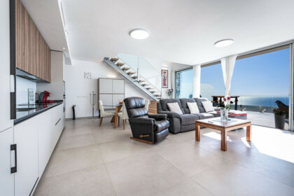 d880808dc3433423ae7d999f4b1e63b6 - 10