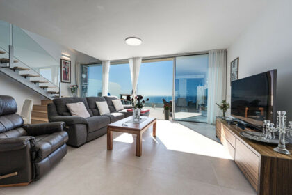 d880808dc3433423ae7d999f4b1e63b6 - 2