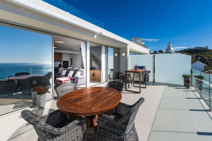 d880808dc3433423ae7d999f4b1e63b6 - 21