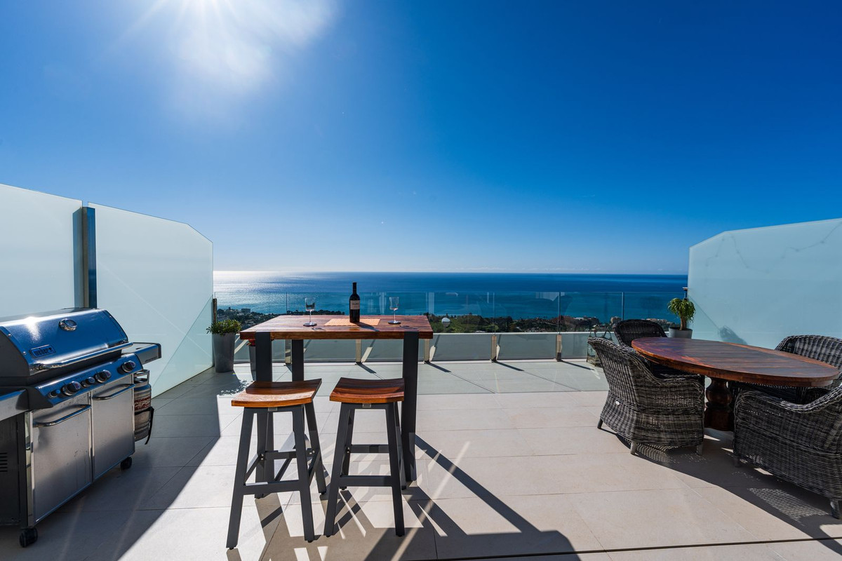 d880808dc3433423ae7d999f4b1e63b6 - 24