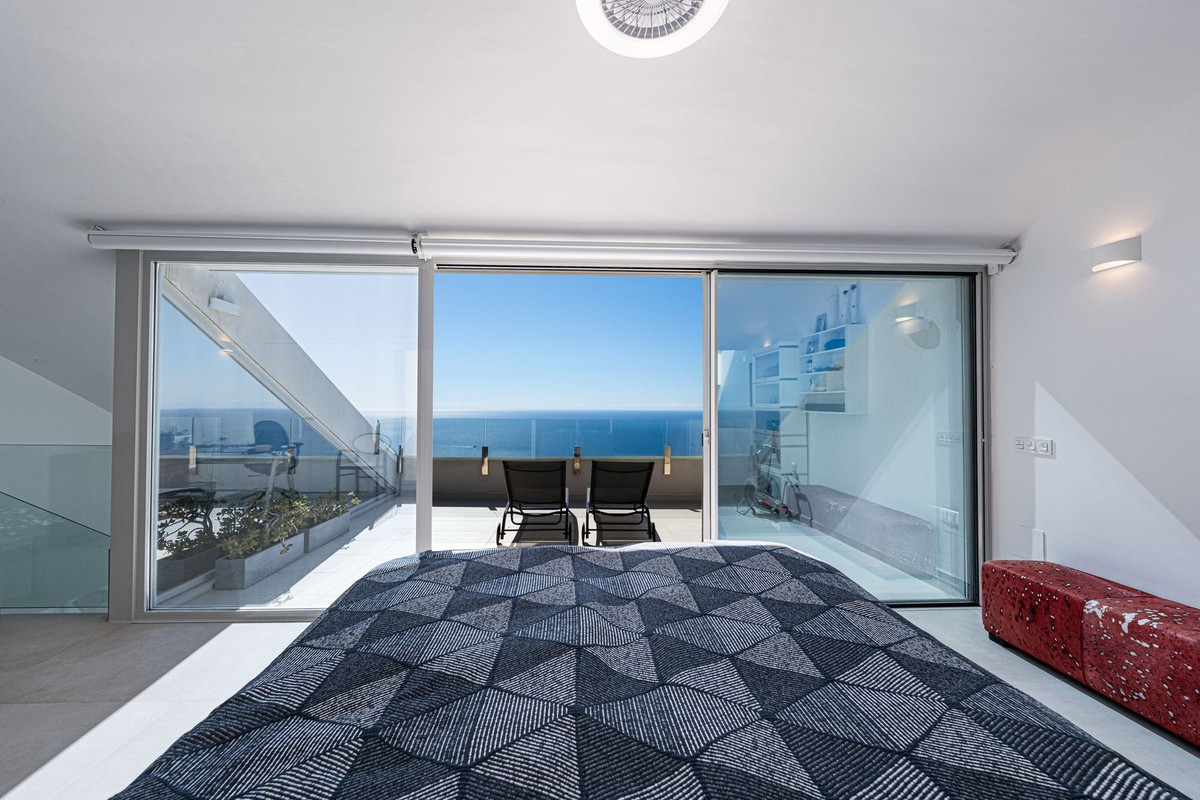 d880808dc3433423ae7d999f4b1e63b6 - 25