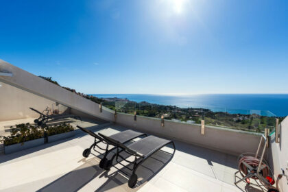 d880808dc3433423ae7d999f4b1e63b6 - 27