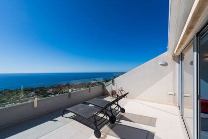 d880808dc3433423ae7d999f4b1e63b6 - 28