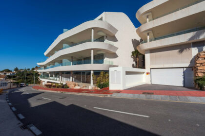 d880808dc3433423ae7d999f4b1e63b6 - 53