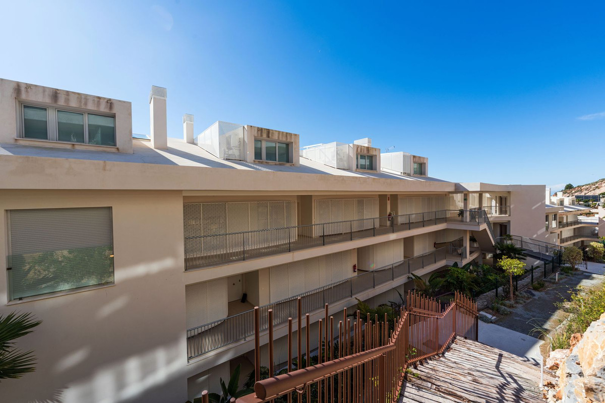 d880808dc3433423ae7d999f4b1e63b6 - 70