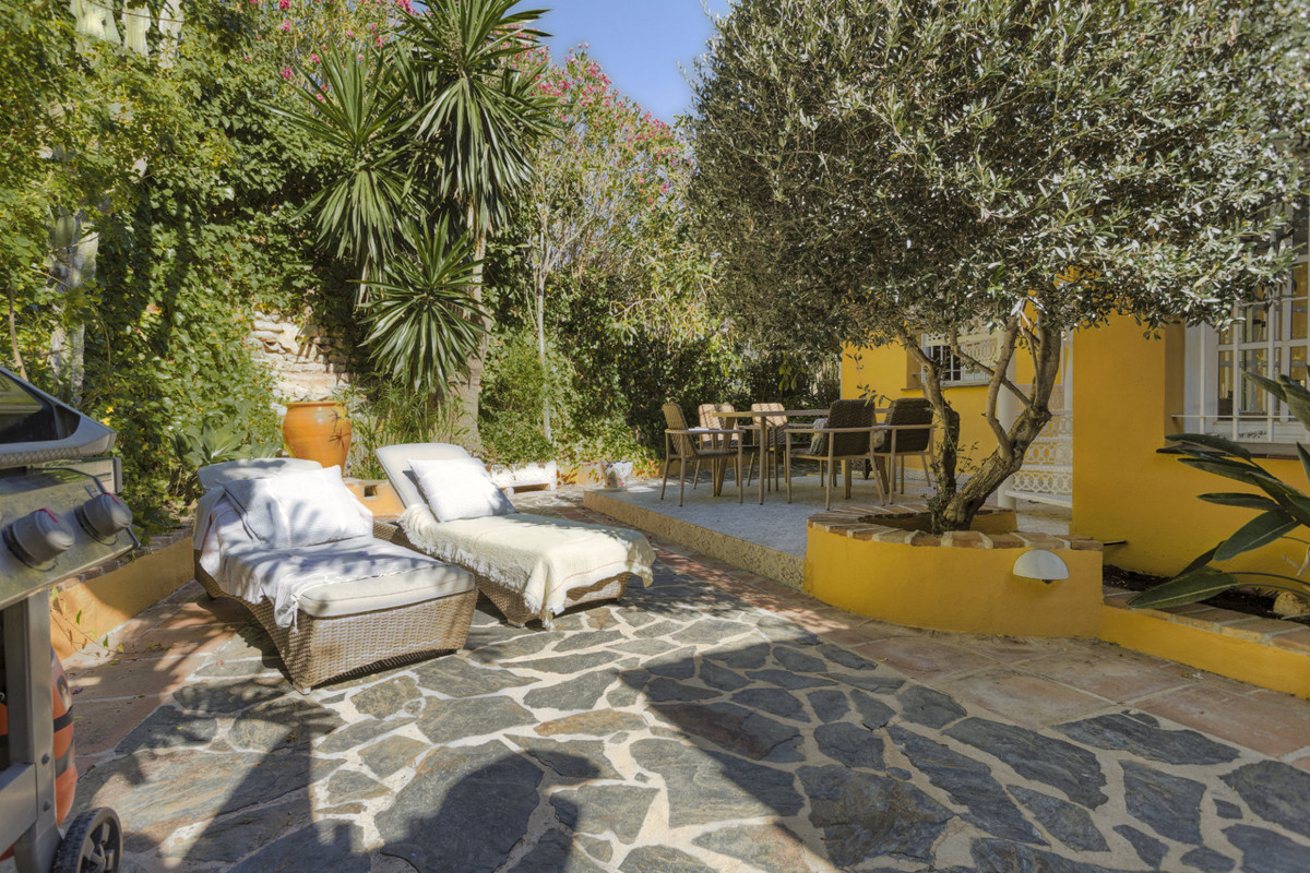 d92082aeba4b3db92f0f3622cf4a9cd2 - 12