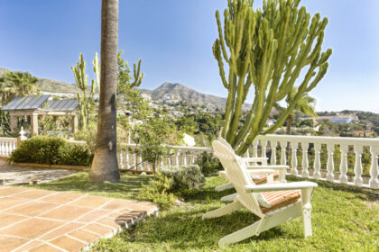 d92082aeba4b3db92f0f3622cf4a9cd2 - 14