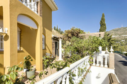 d92082aeba4b3db92f0f3622cf4a9cd2 - 18