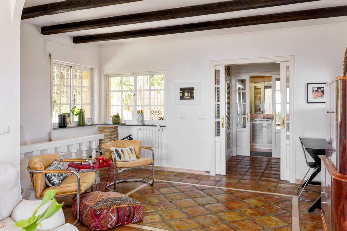 d92082aeba4b3db92f0f3622cf4a9cd2 - 23