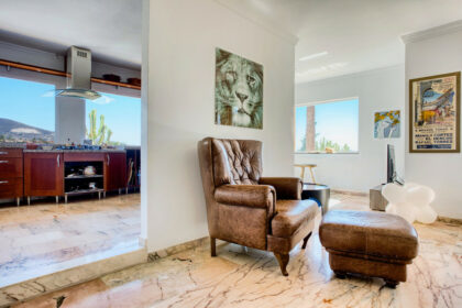 d92082aeba4b3db92f0f3622cf4a9cd2 - 25