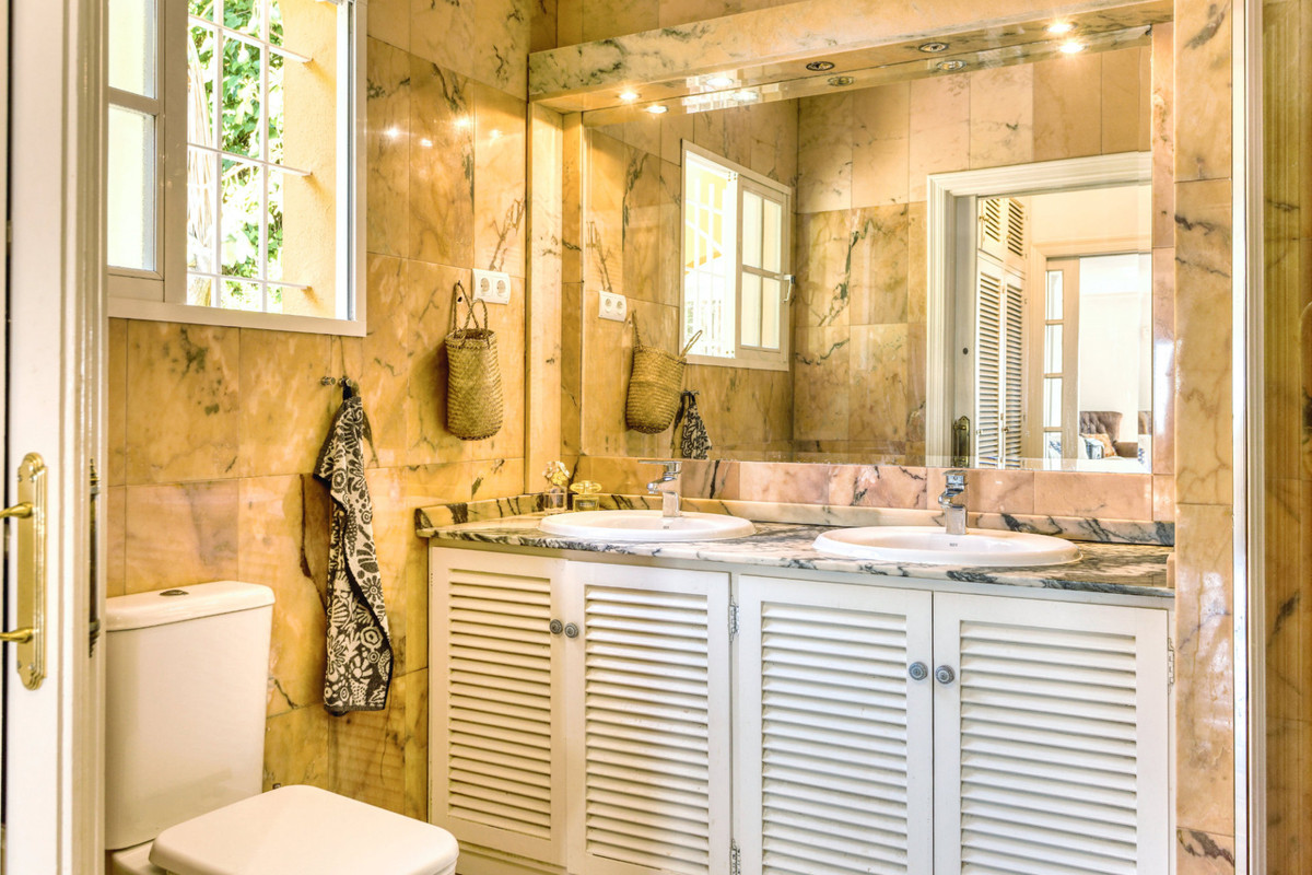 d92082aeba4b3db92f0f3622cf4a9cd2 - 28