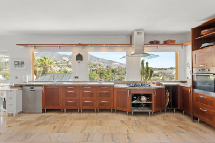 d92082aeba4b3db92f0f3622cf4a9cd2 - 31