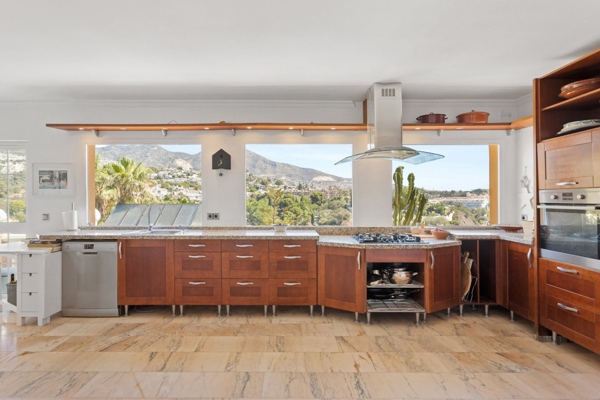 d92082aeba4b3db92f0f3622cf4a9cd2 - 31