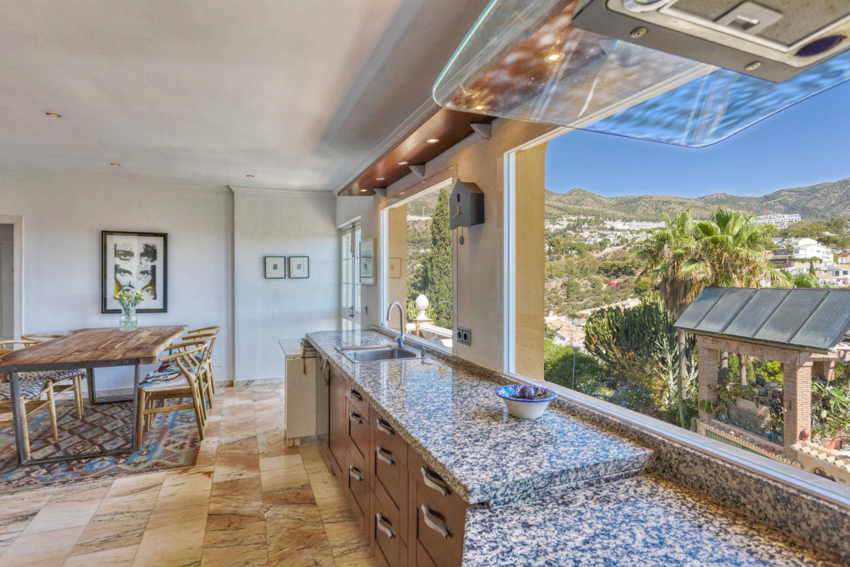 d92082aeba4b3db92f0f3622cf4a9cd2 - 32