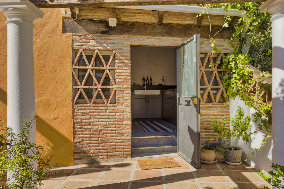 d92082aeba4b3db92f0f3622cf4a9cd2 - 47