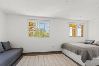 d92082aeba4b3db92f0f3622cf4a9cd2 - 51