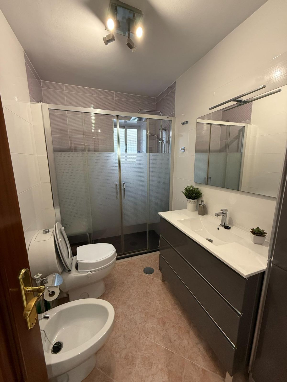 d9c0fd9b5b4c9ea2f24fa457f675b68a - 14