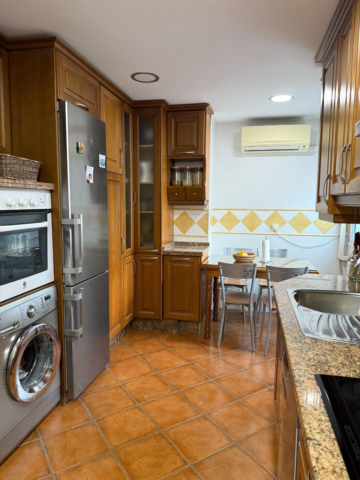 d9c0fd9b5b4c9ea2f24fa457f675b68a - 24