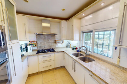 dbbcca3582682a9db7f469b7ed2e5a74 - 20