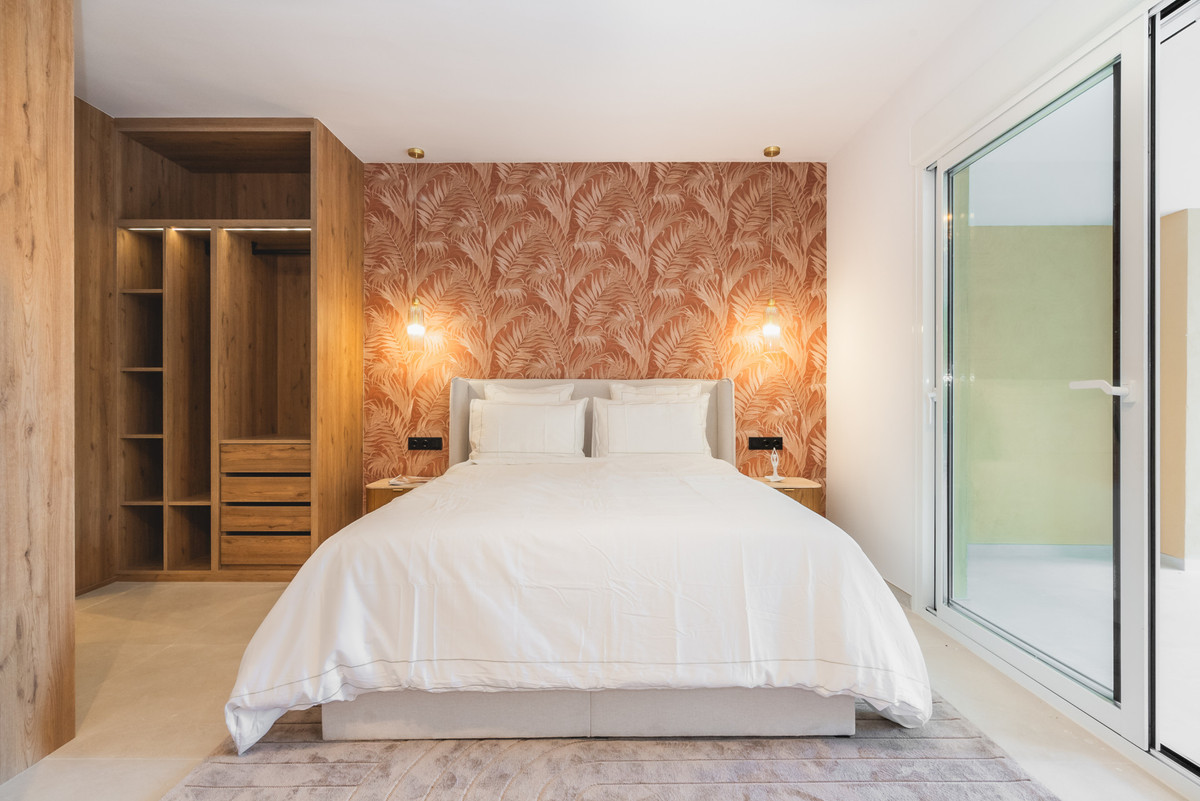 dbe81719f38c7fc793135b22cee8cd67 - 12