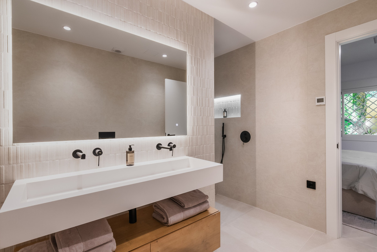 dbe81719f38c7fc793135b22cee8cd67 - 17