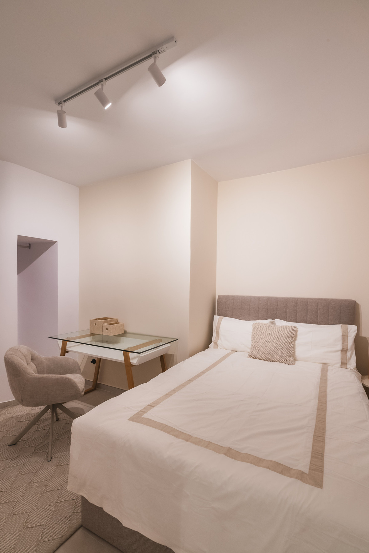 dbe81719f38c7fc793135b22cee8cd67 - 24