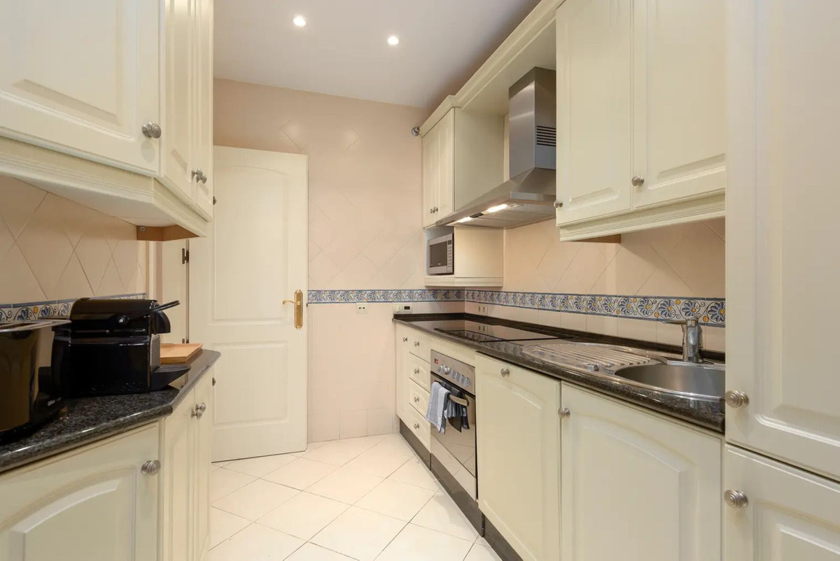 dc5f945509c3fa54221f74b2c1a003e5 - 12