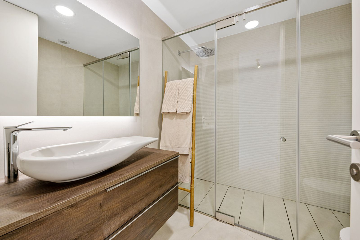 ddbd2e985759a4cdf32616f88abce213 - 18