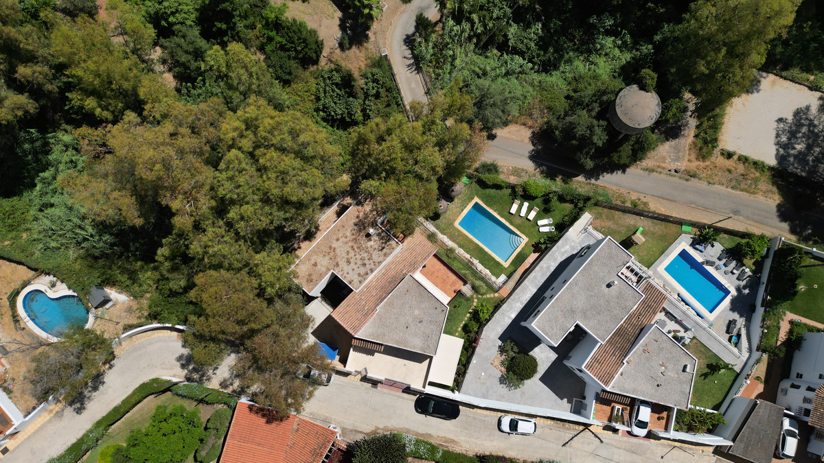 de3703fa77a6021b2a0475fb19bcc285 - 10