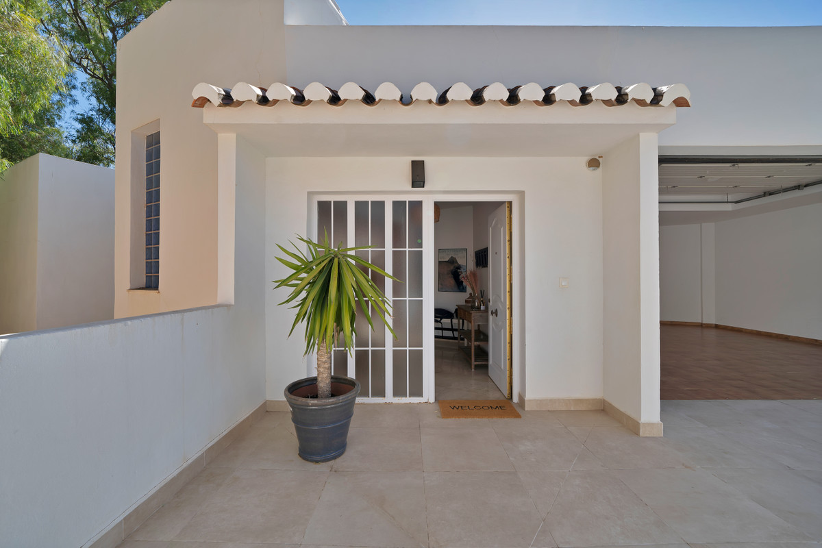 de3703fa77a6021b2a0475fb19bcc285 - 13