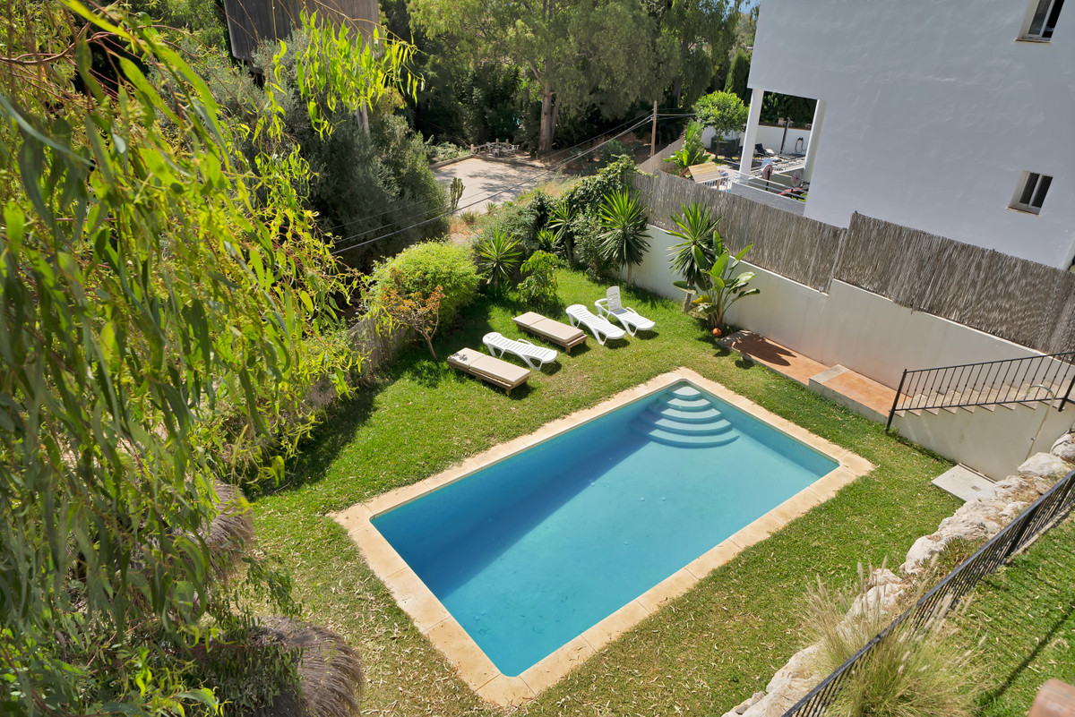 de3703fa77a6021b2a0475fb19bcc285 - 26