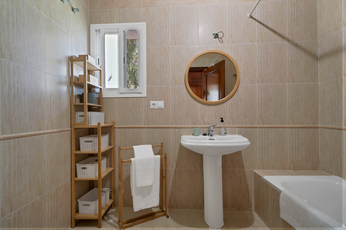 de3703fa77a6021b2a0475fb19bcc285 - 27