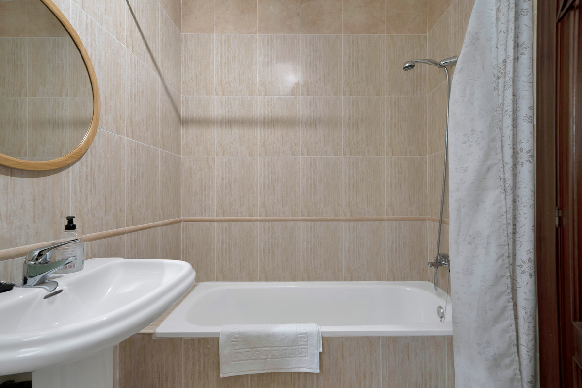 de3703fa77a6021b2a0475fb19bcc285 - 28