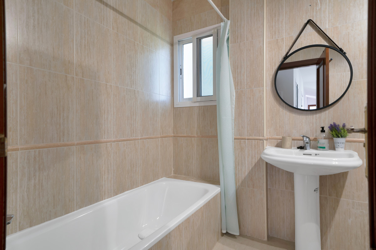 de3703fa77a6021b2a0475fb19bcc285 - 30